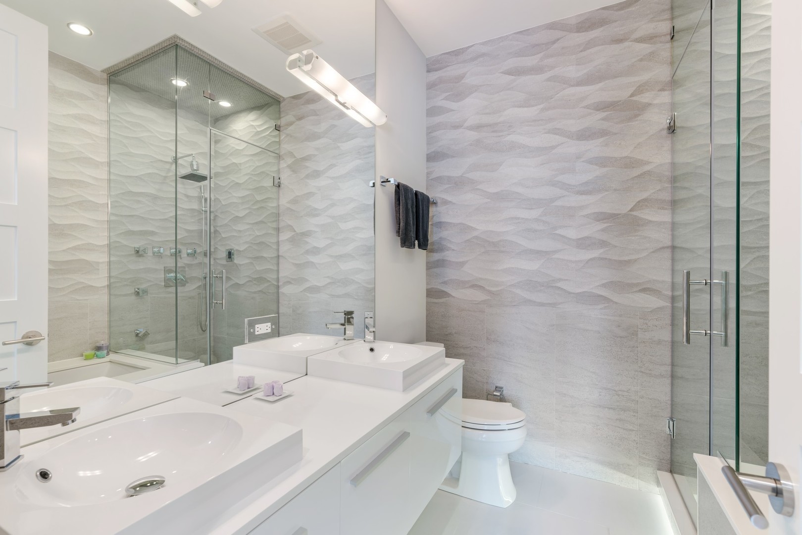 1404 W Chicago Avenue Unit: 4