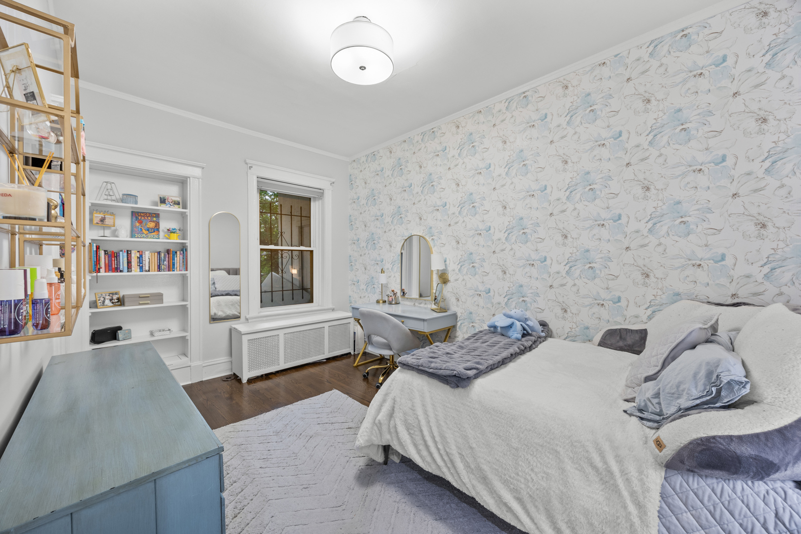 425 W Briar Place Unit: 1E
