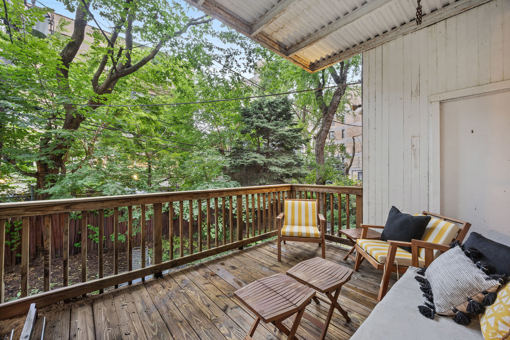 425 W Briar Place Unit: 1E