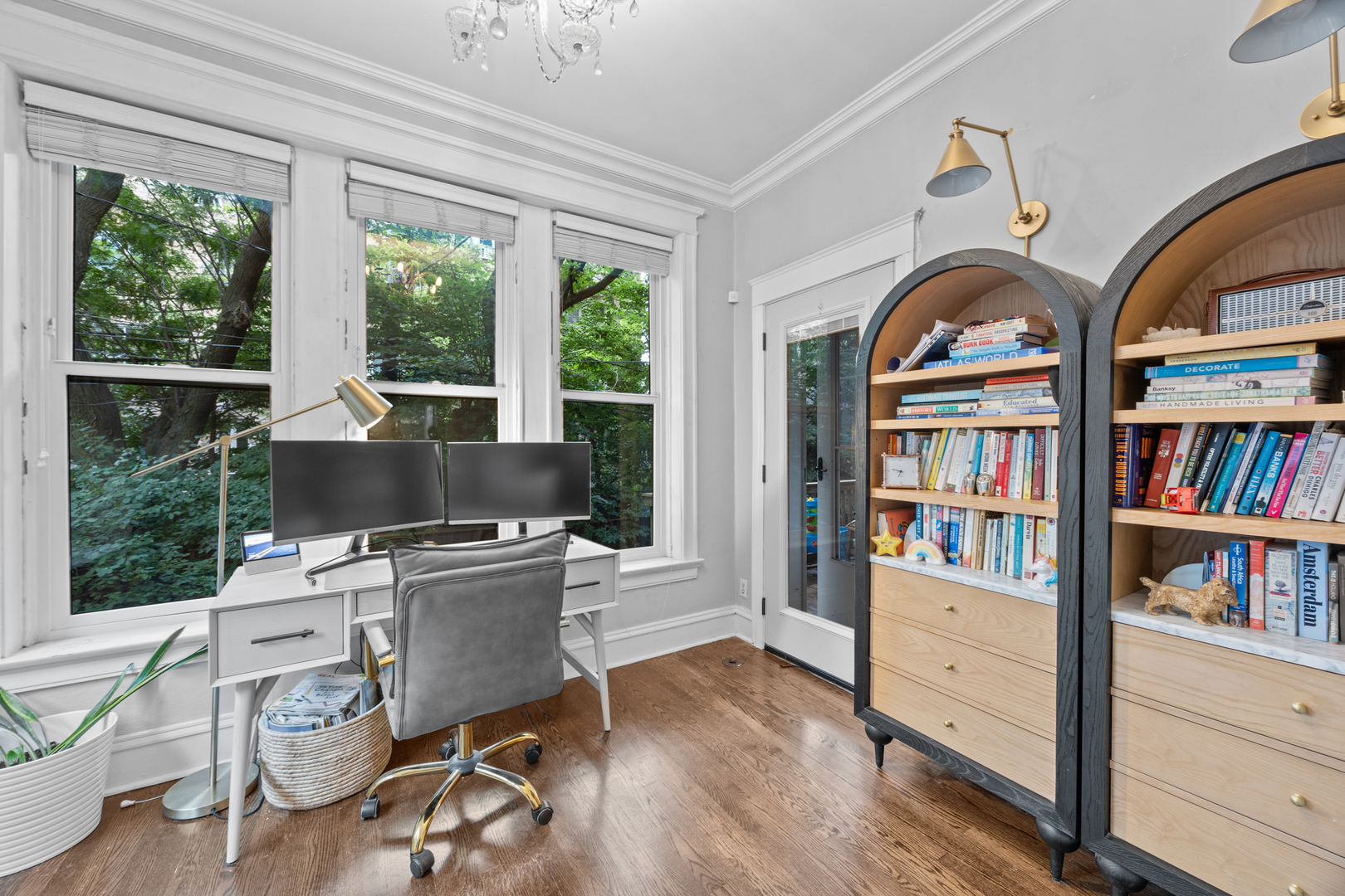 425 W Briar Place Unit: 1E