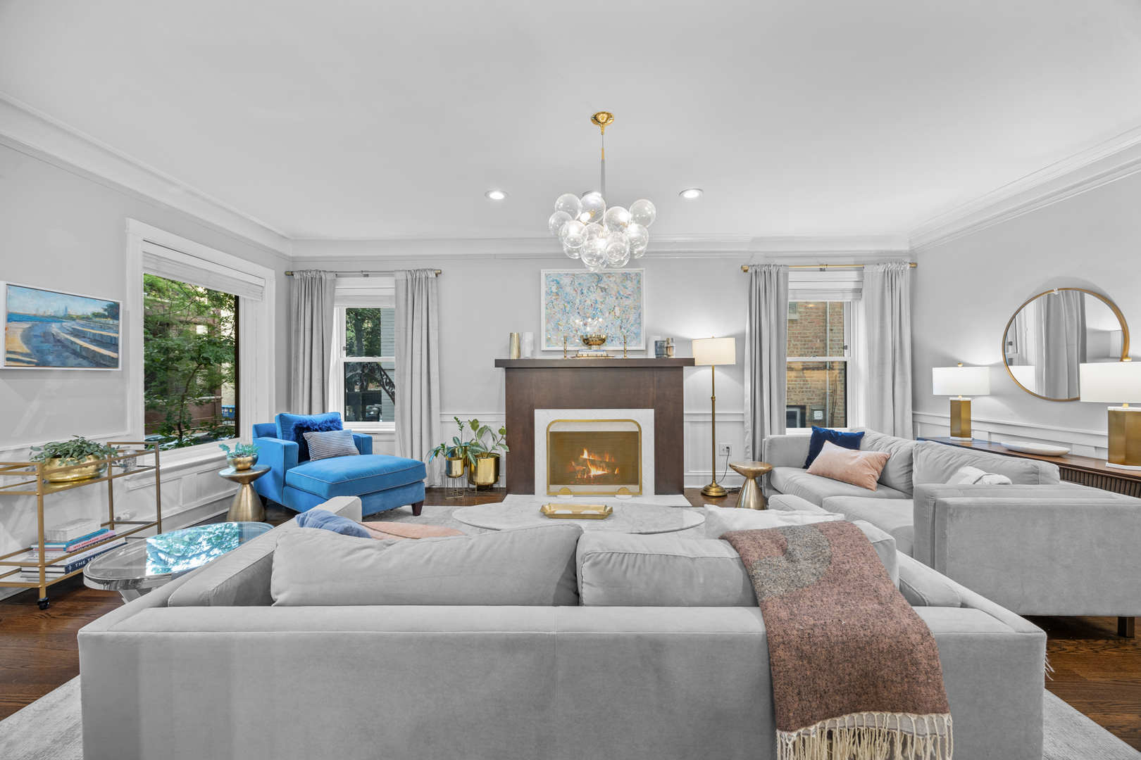 425 W Briar Place Unit: 1E