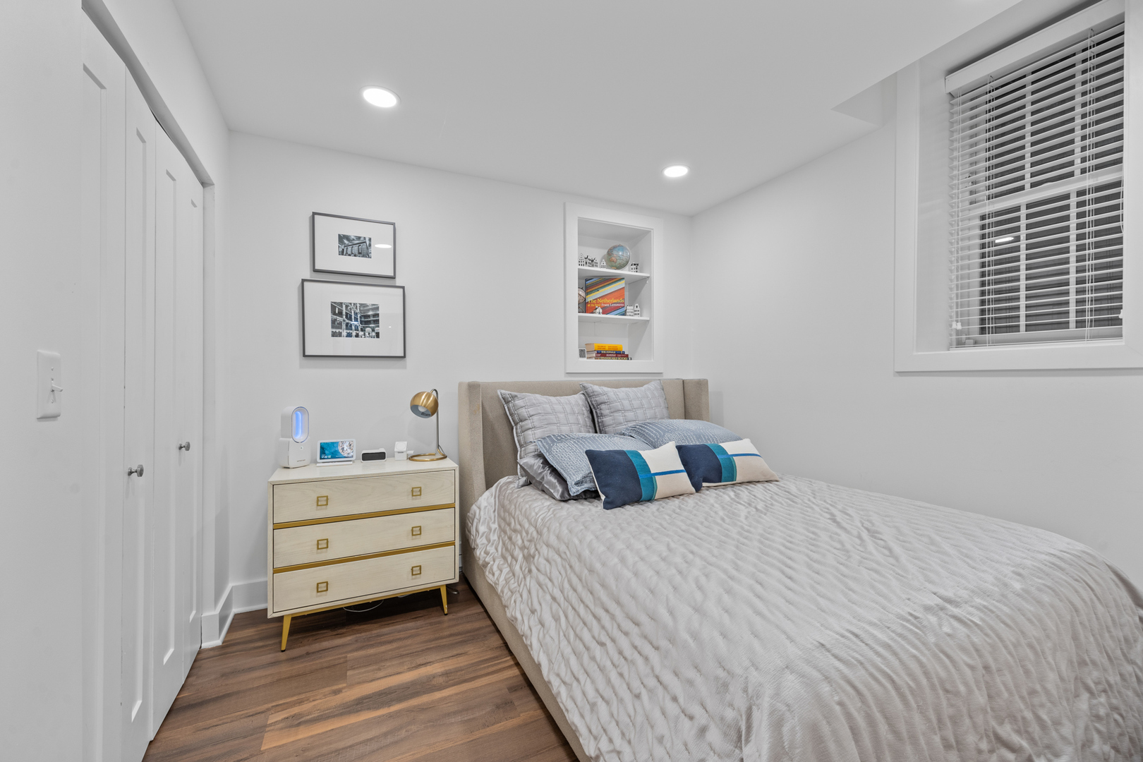 425 W Briar Place Unit: 1E