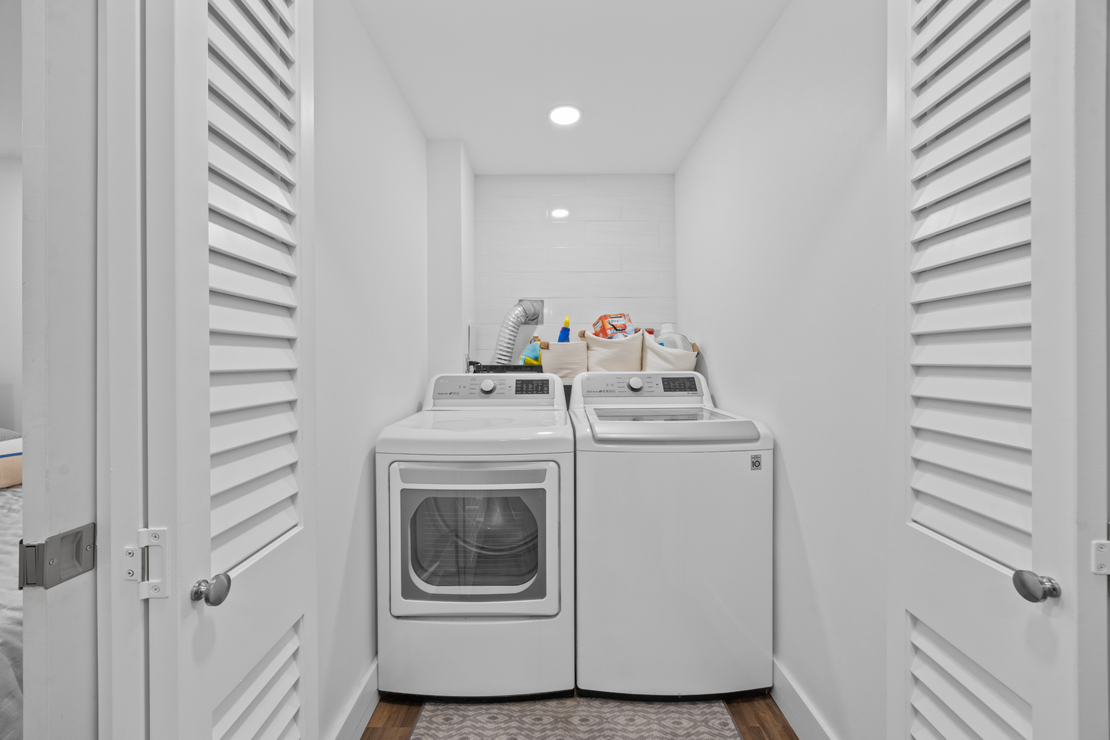 425 W Briar Place Unit: 1E