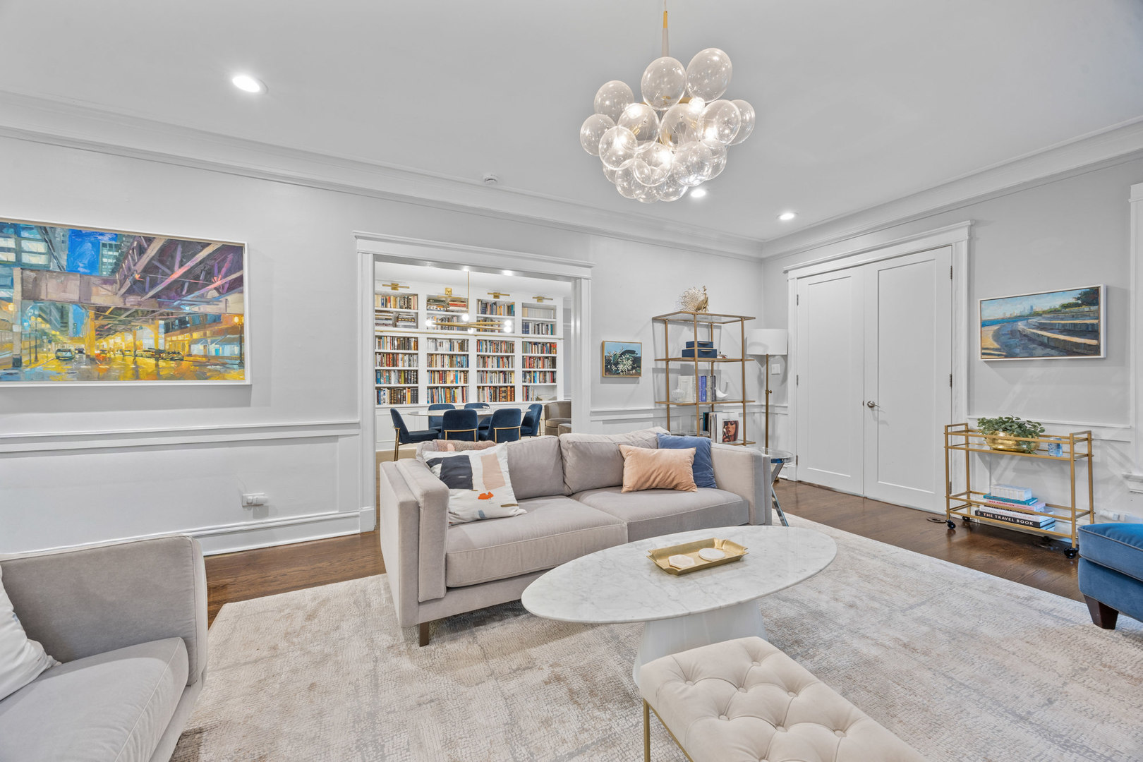 425 W Briar Place Unit: 1E