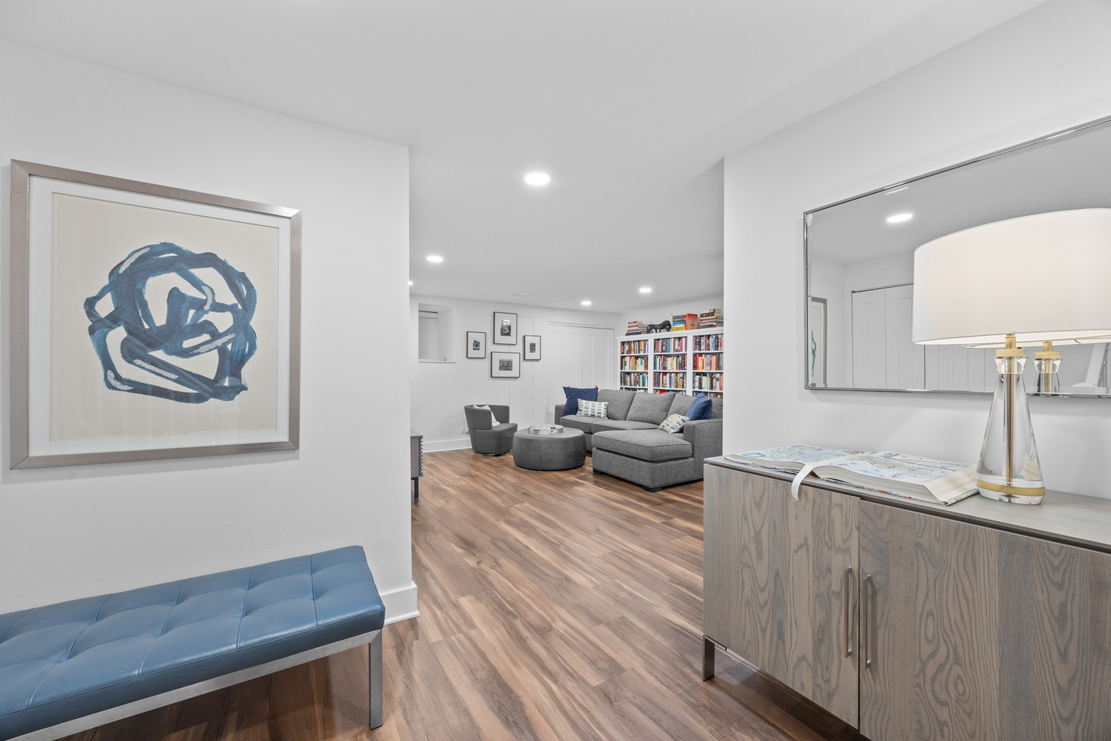 425 W Briar Place Unit: 1E