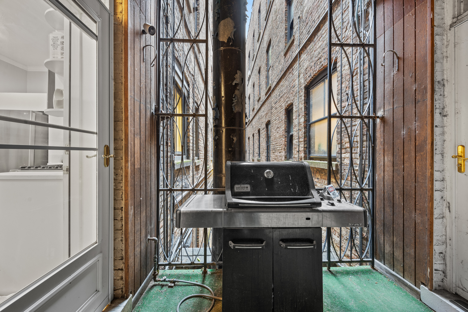 425 W Briar Place Unit: 1E