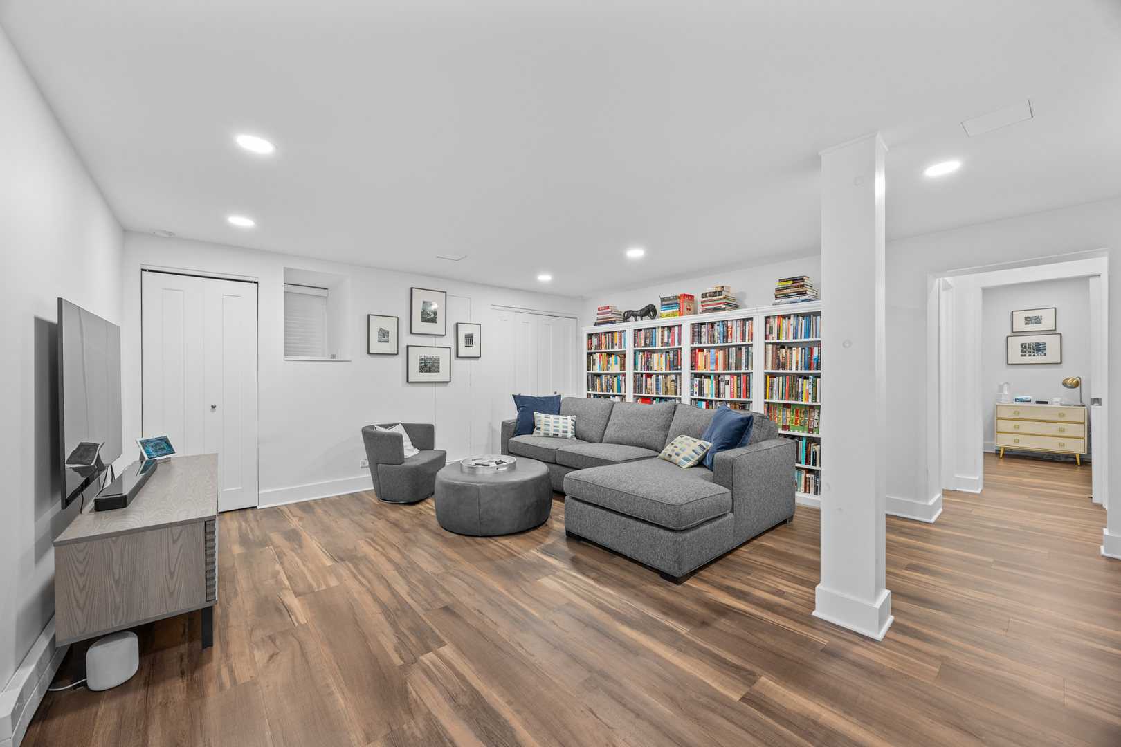 425 W Briar Place Unit: 1E