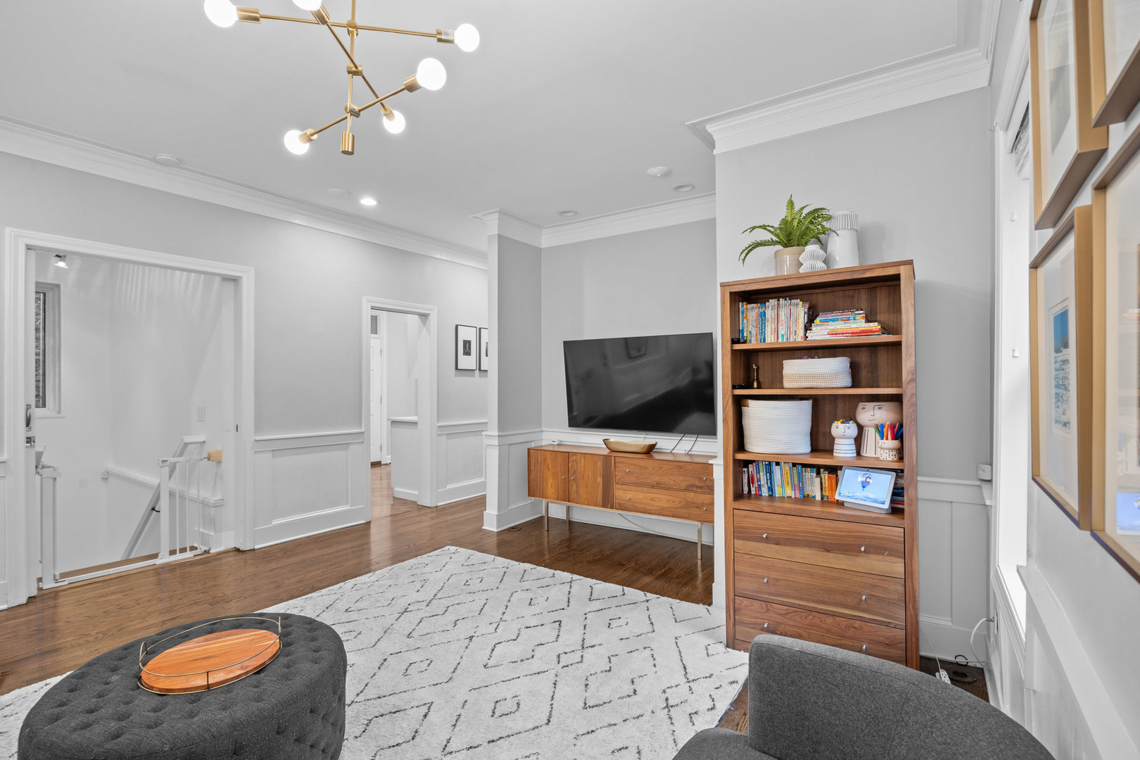 425 W Briar Place Unit: 1E