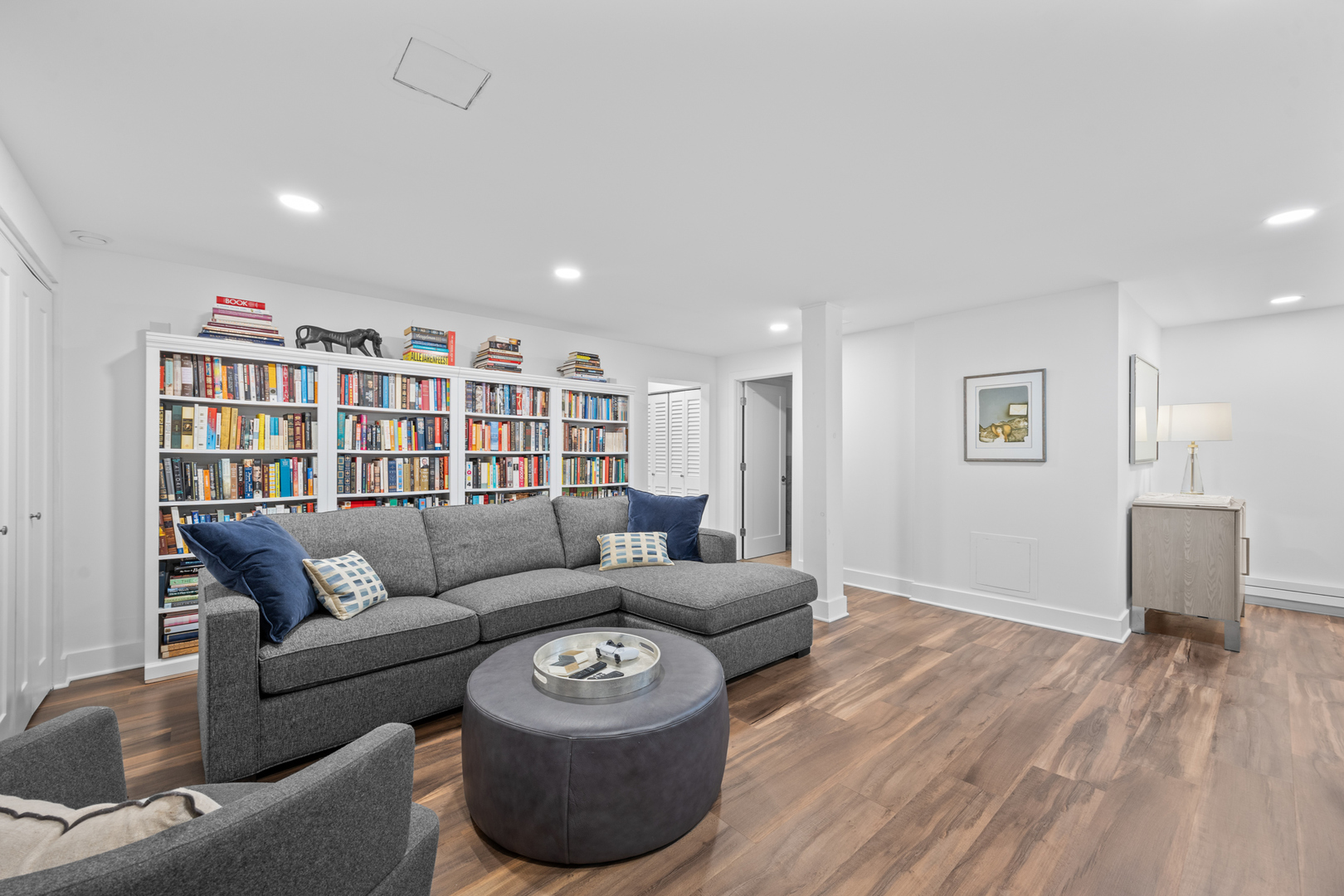 425 W Briar Place Unit: 1E