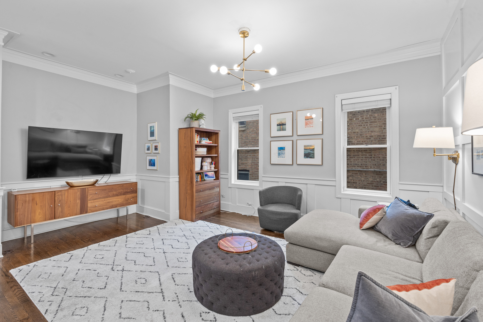 425 W Briar Place Unit: 1E