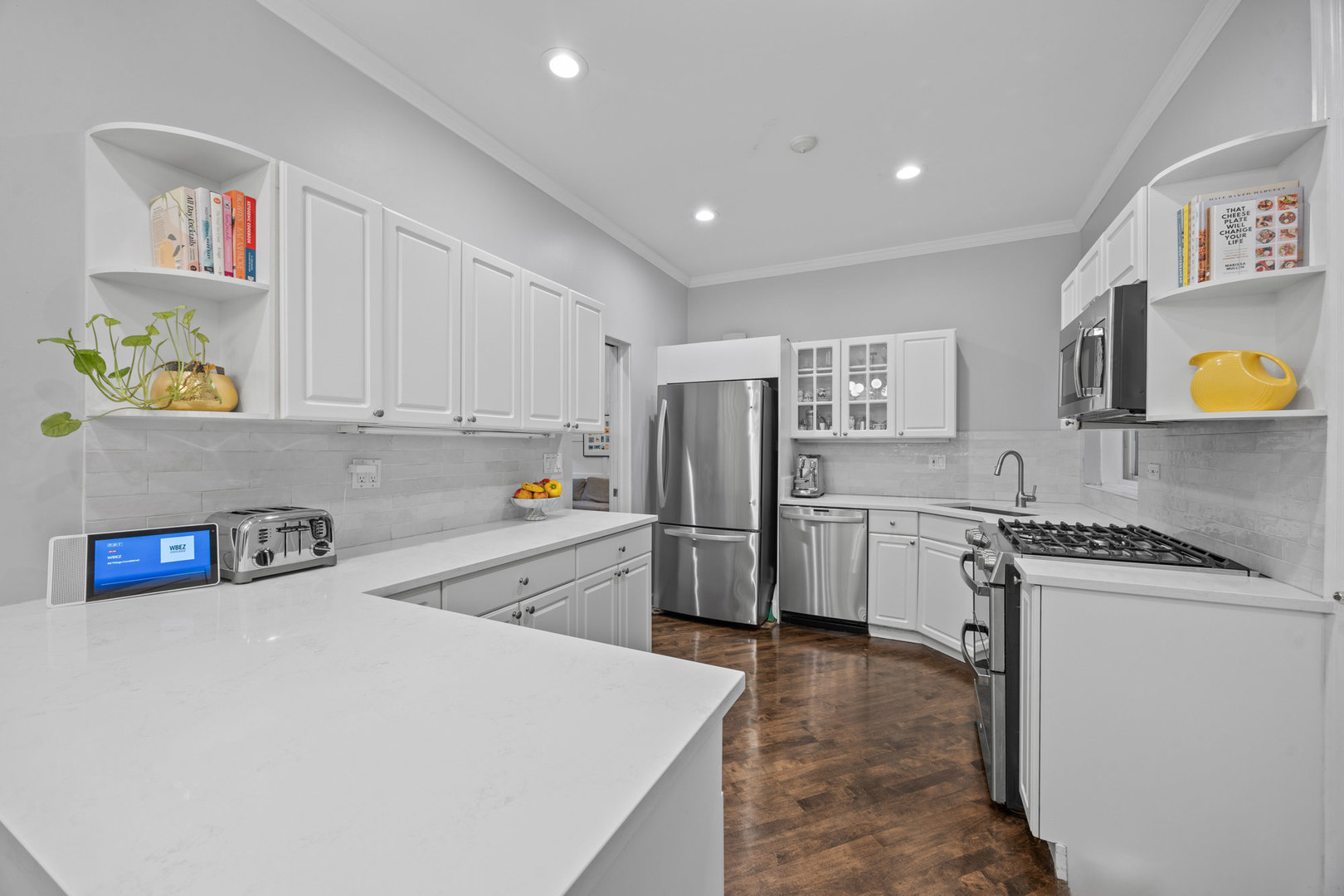 425 W Briar Place Unit: 1E