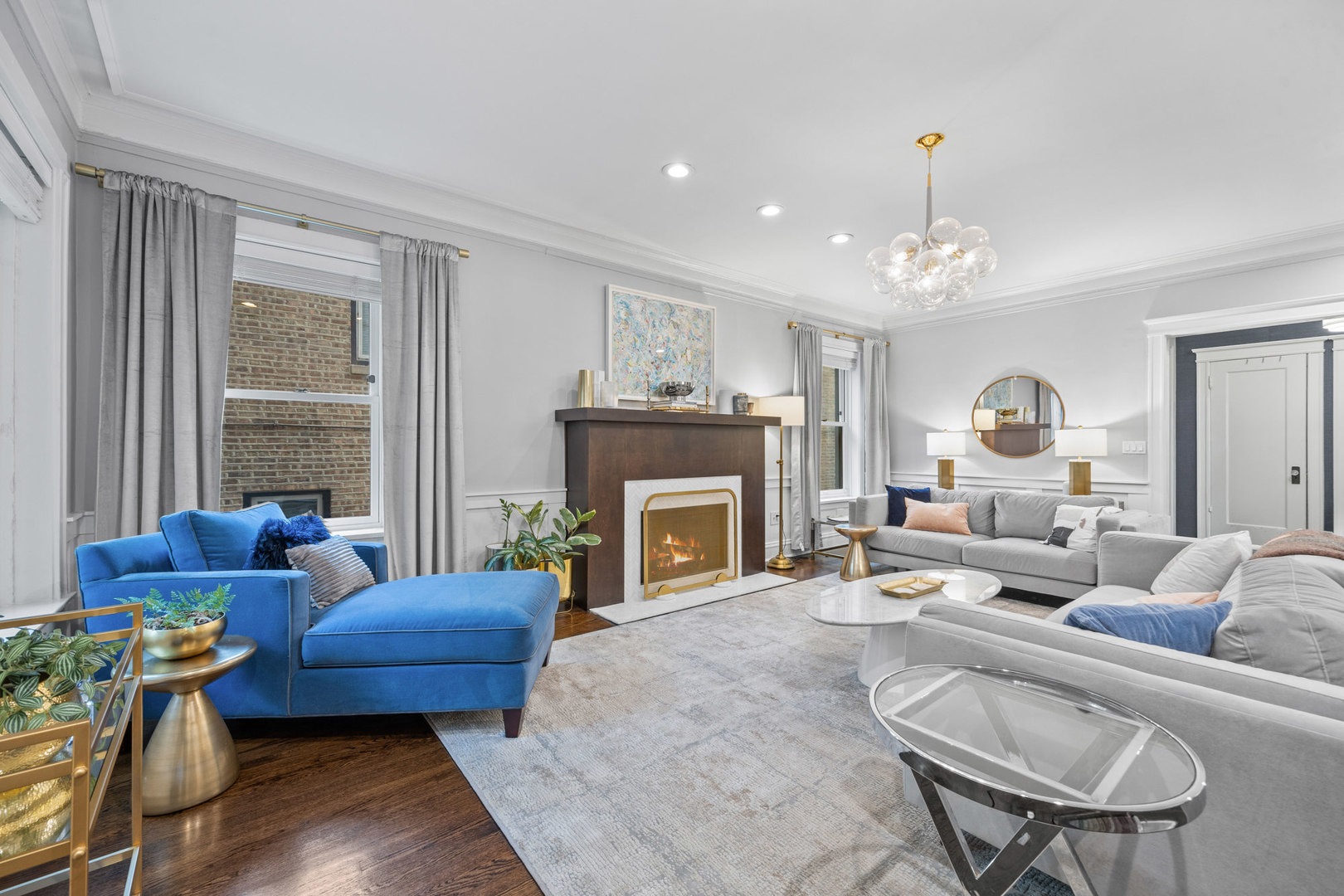 425 W Briar Place Unit: 1E