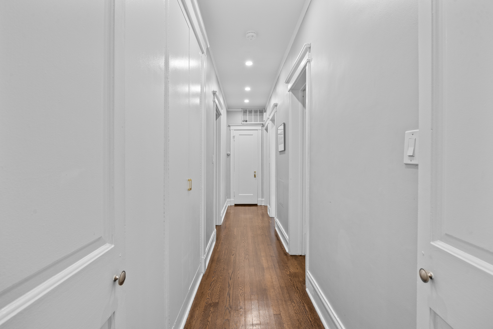 425 W Briar Place Unit: 1E