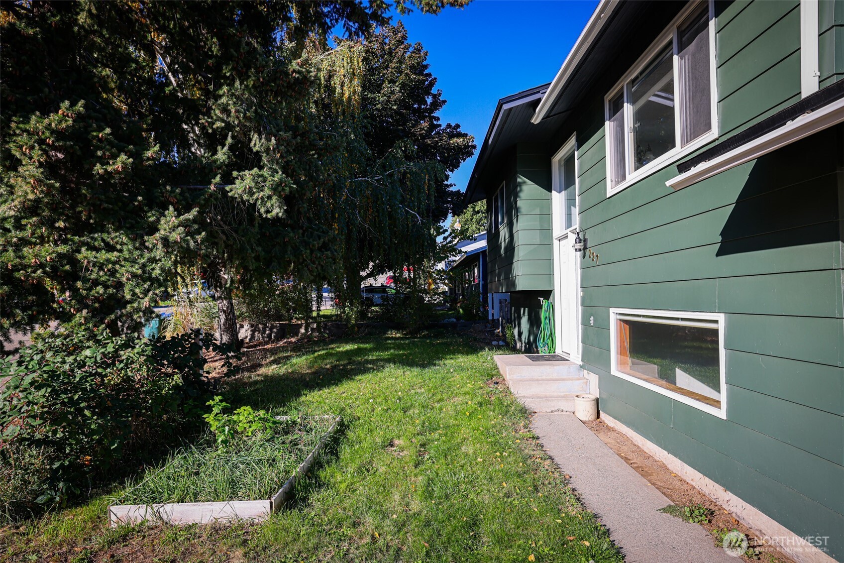 227 E Franklin