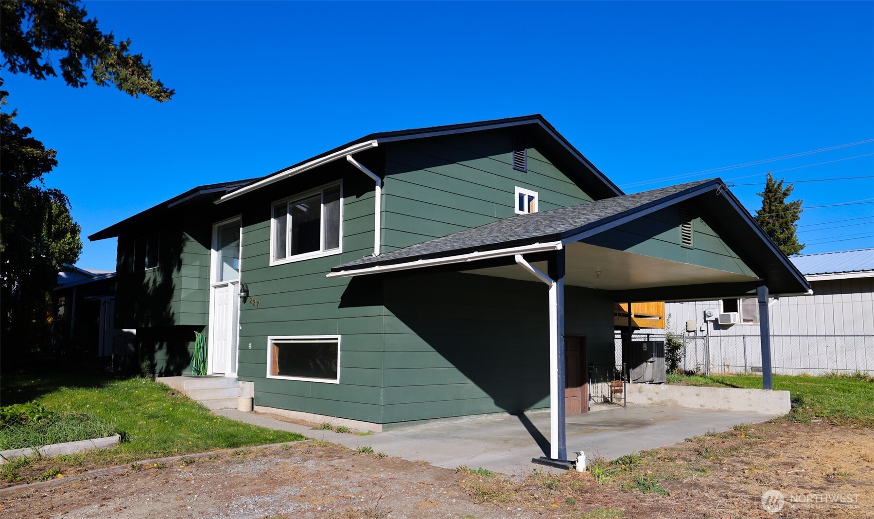 227 E Franklin