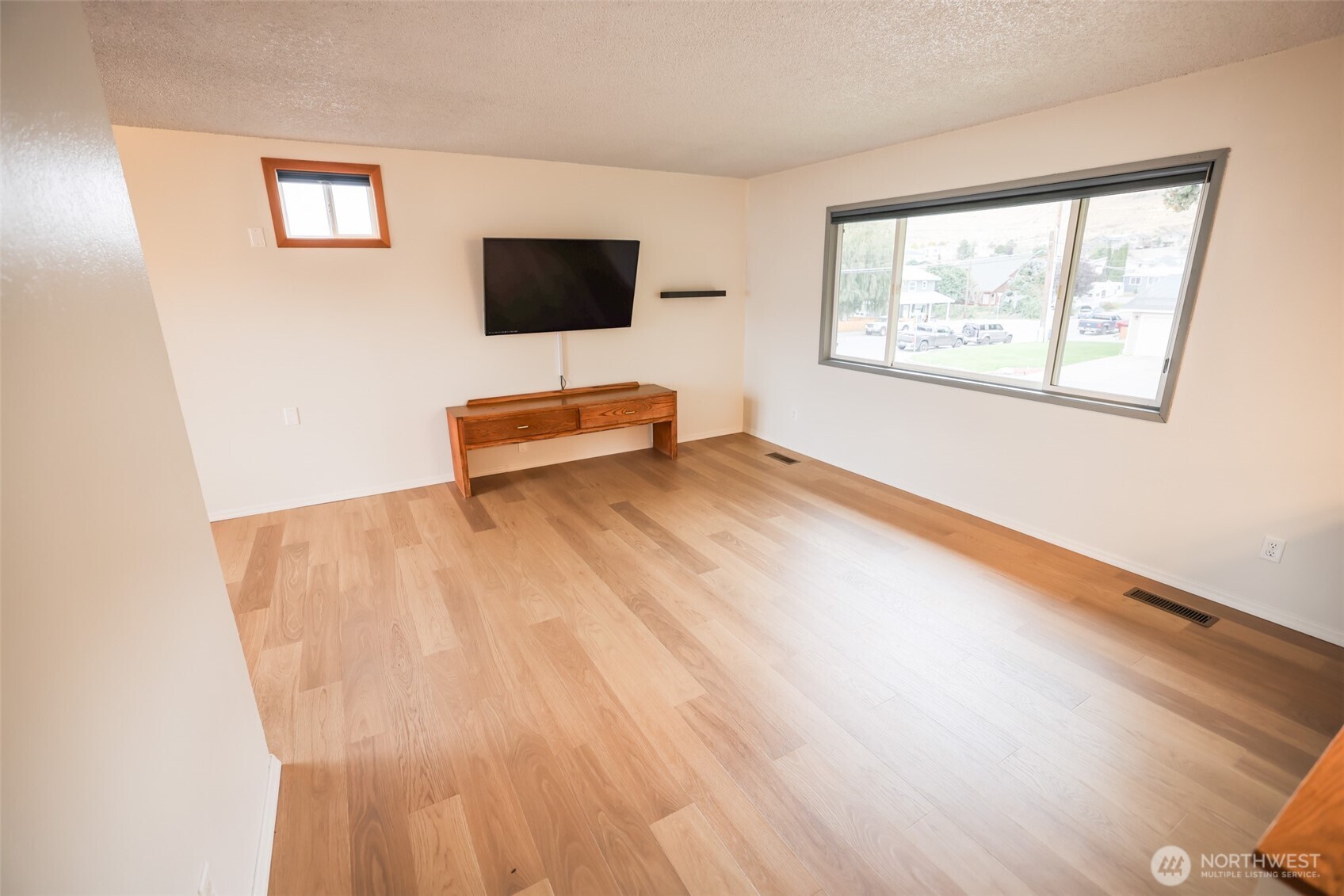 227 E Franklin