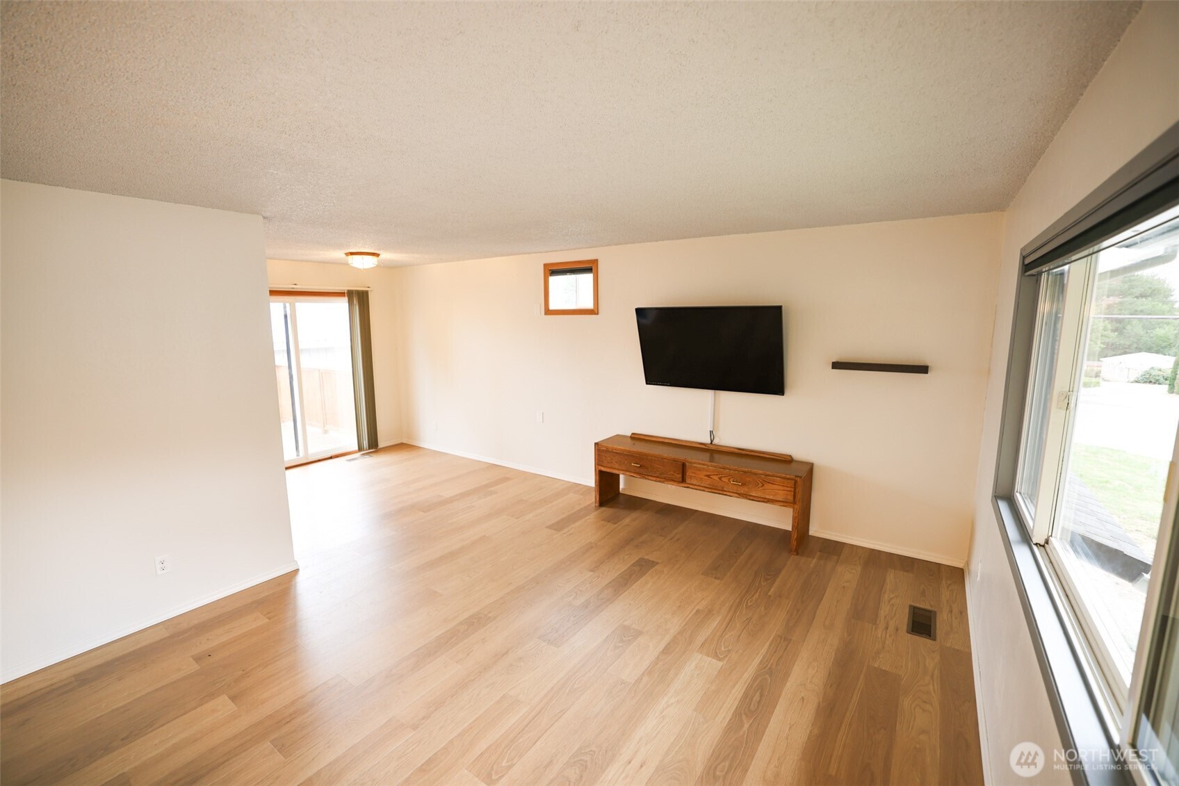 227 E Franklin