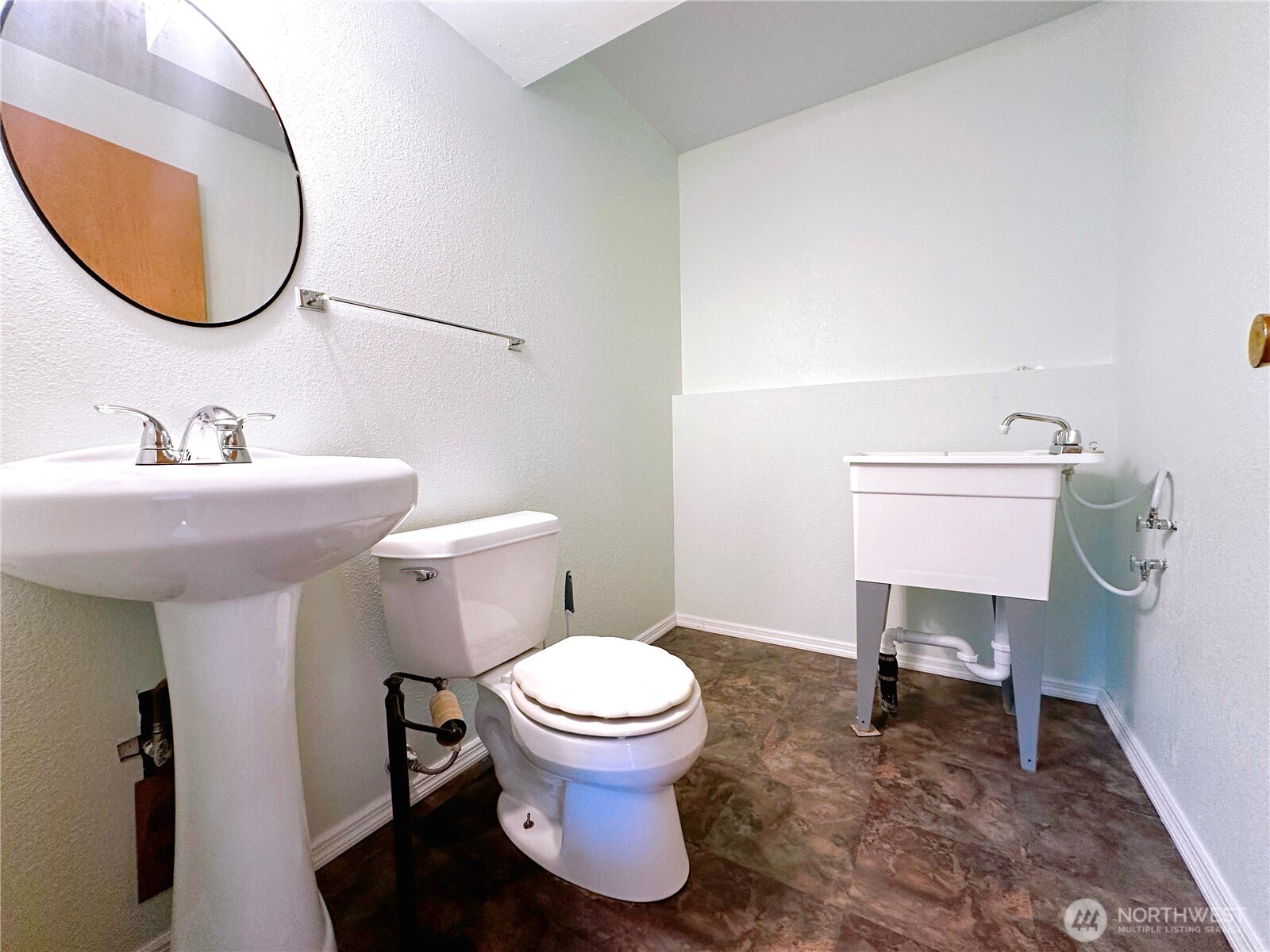 227 E Franklin