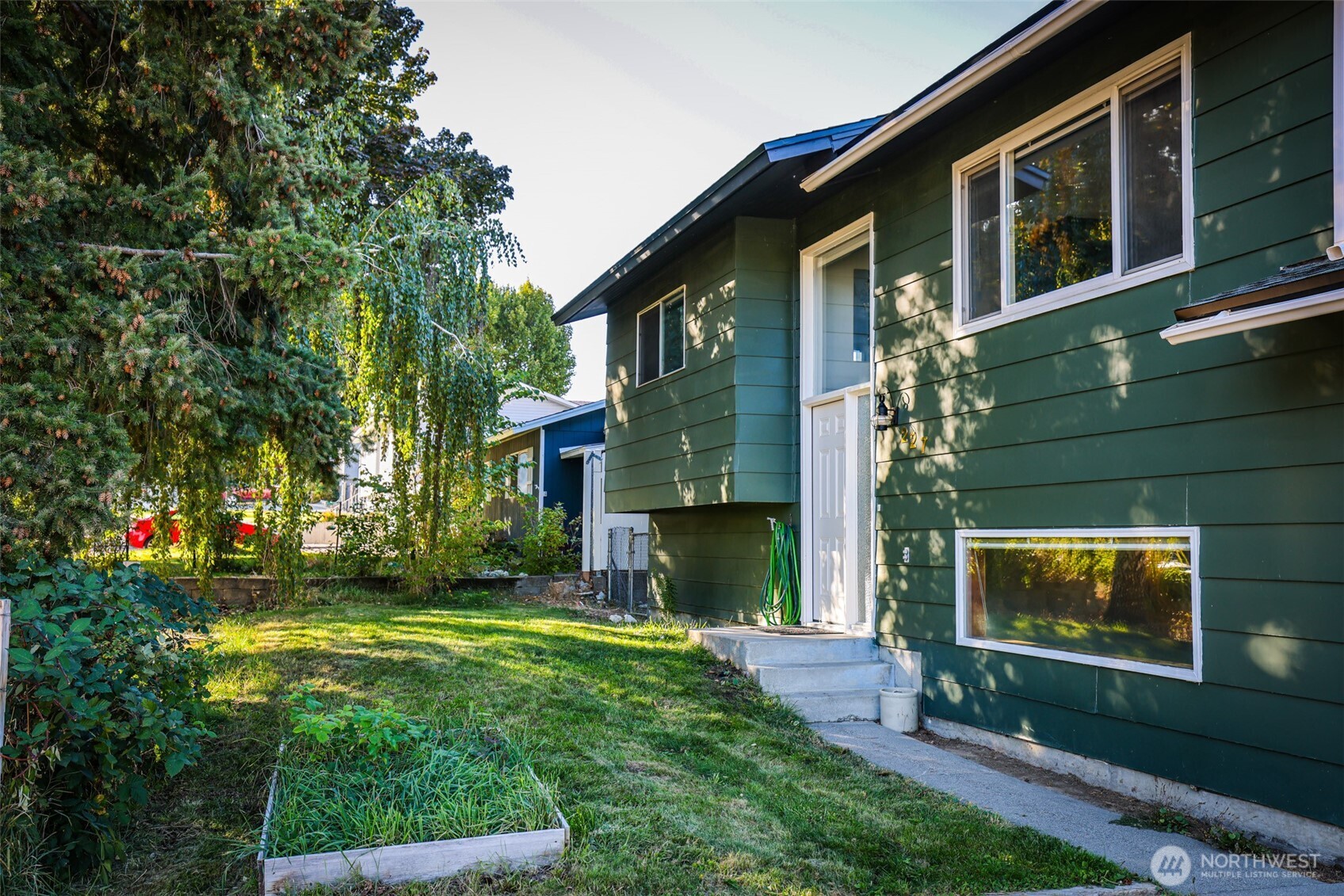 227 E Franklin