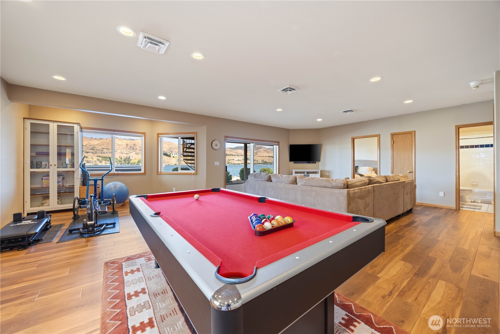 2031 W Terrace Avenue