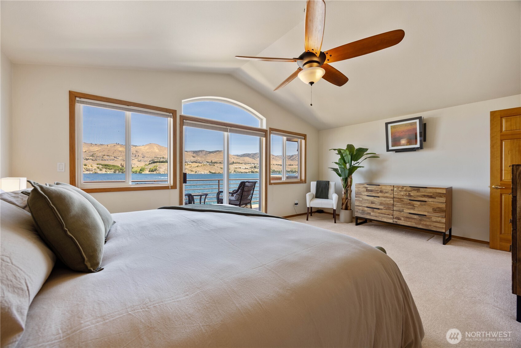 2031 W Terrace Avenue