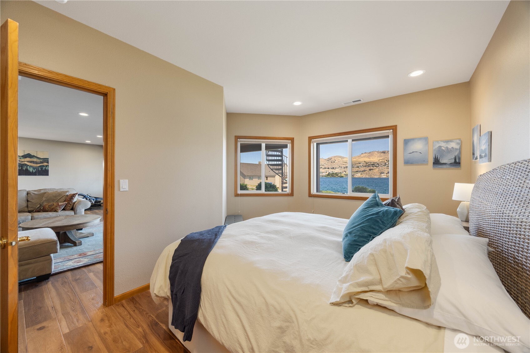 2031 W Terrace Avenue