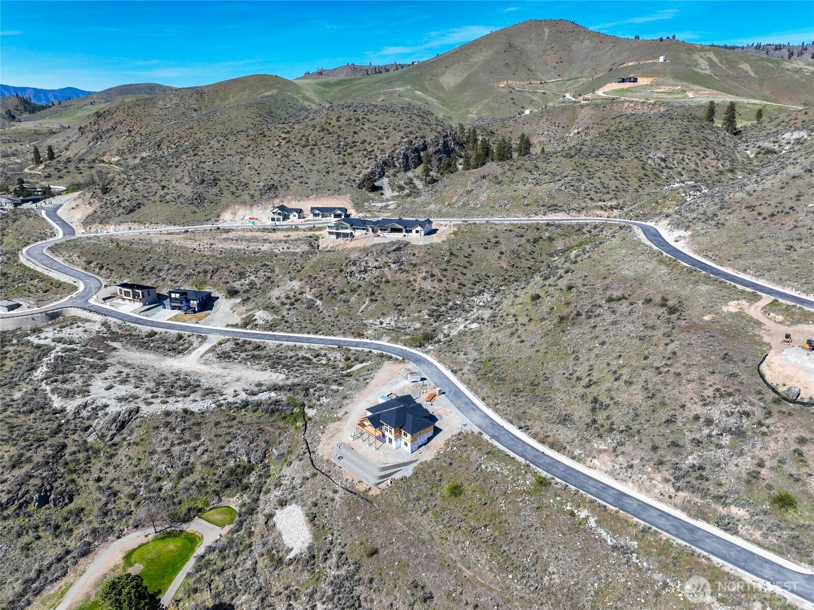 905 & 909 Long Drive