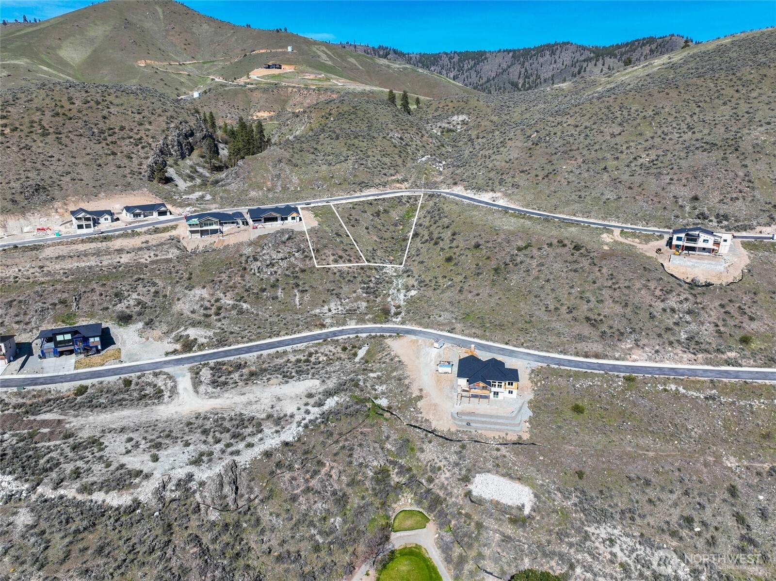 905 & 909 Long Drive