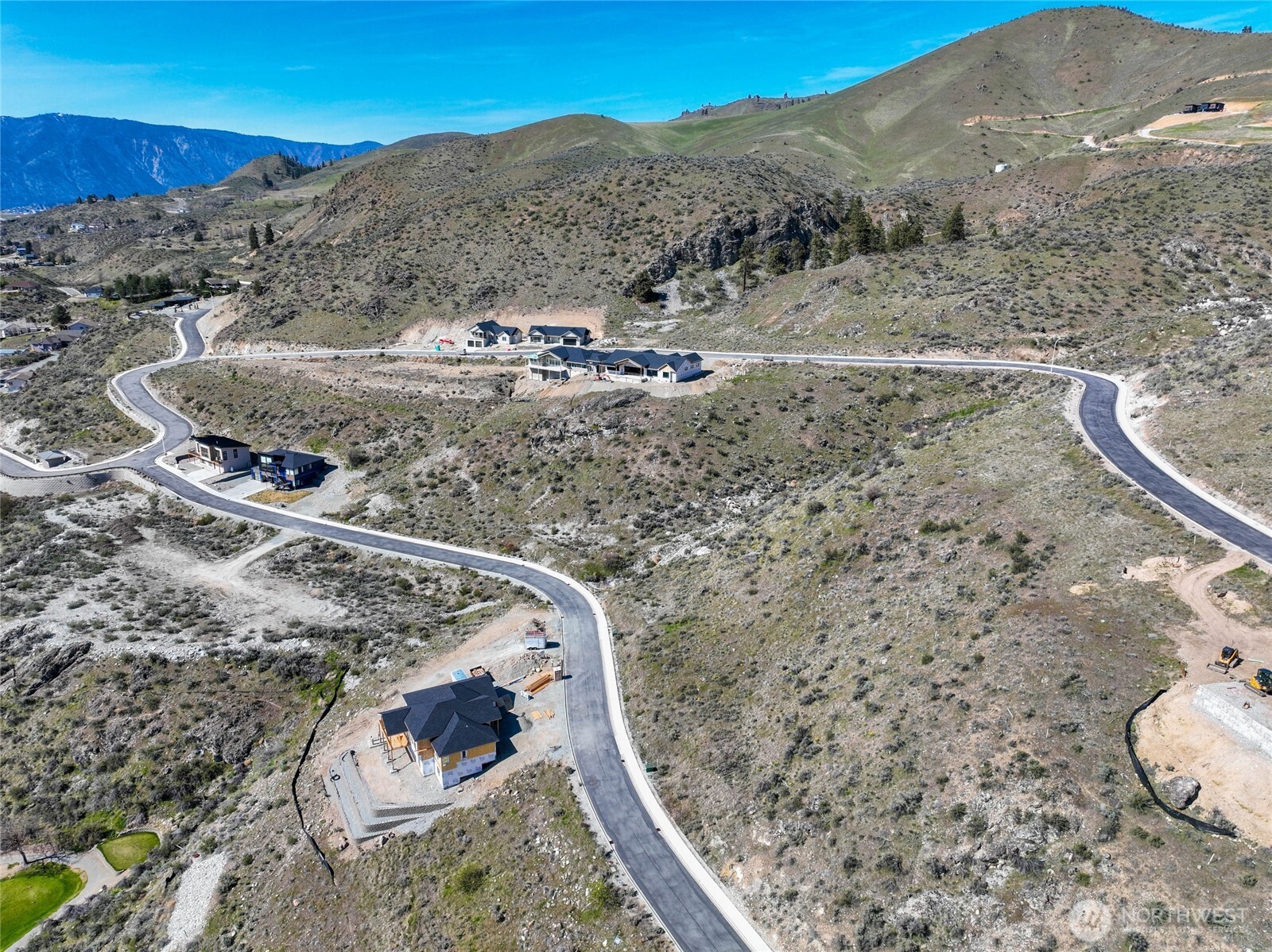 905 & 909 Long Drive