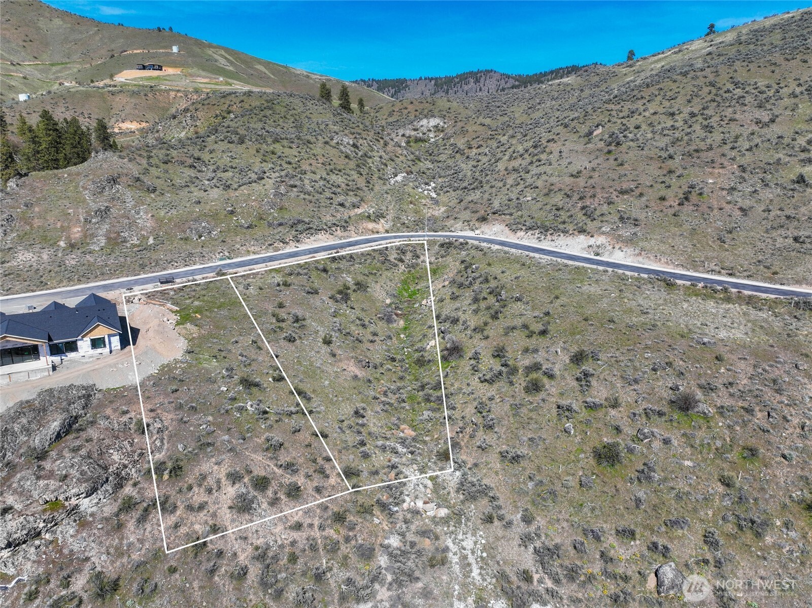 905 & 909 Long Drive