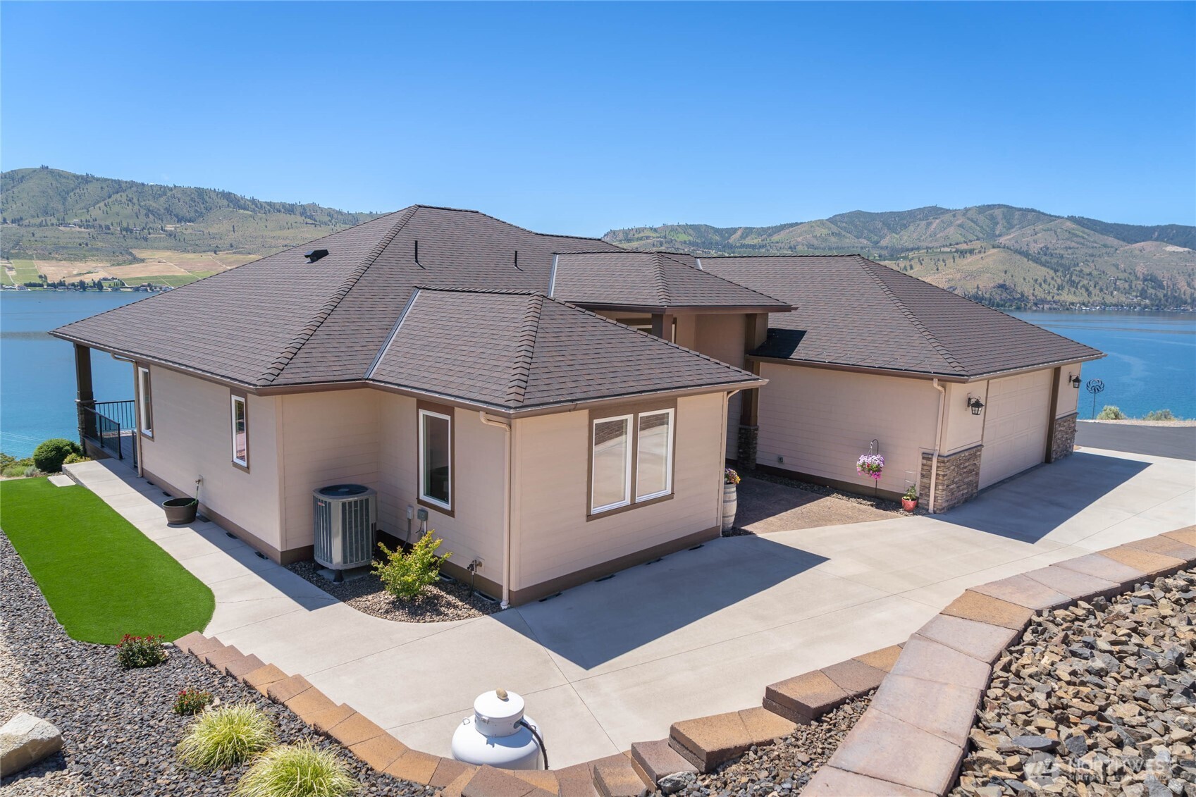 229 Apple Avenue