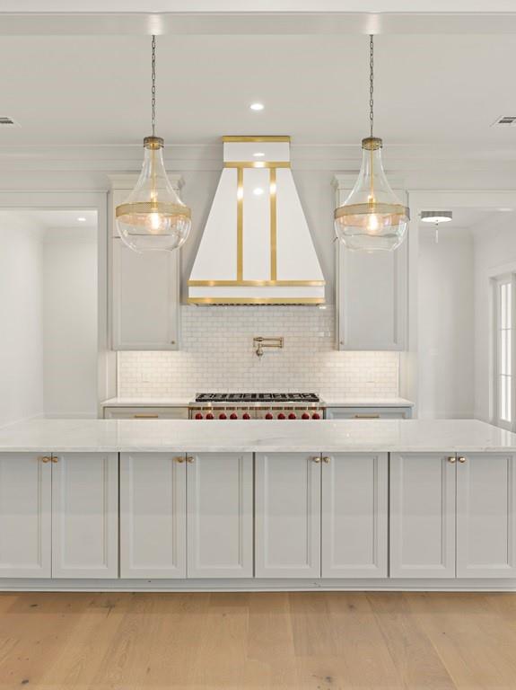 1214 S JAHNCKE Avenue