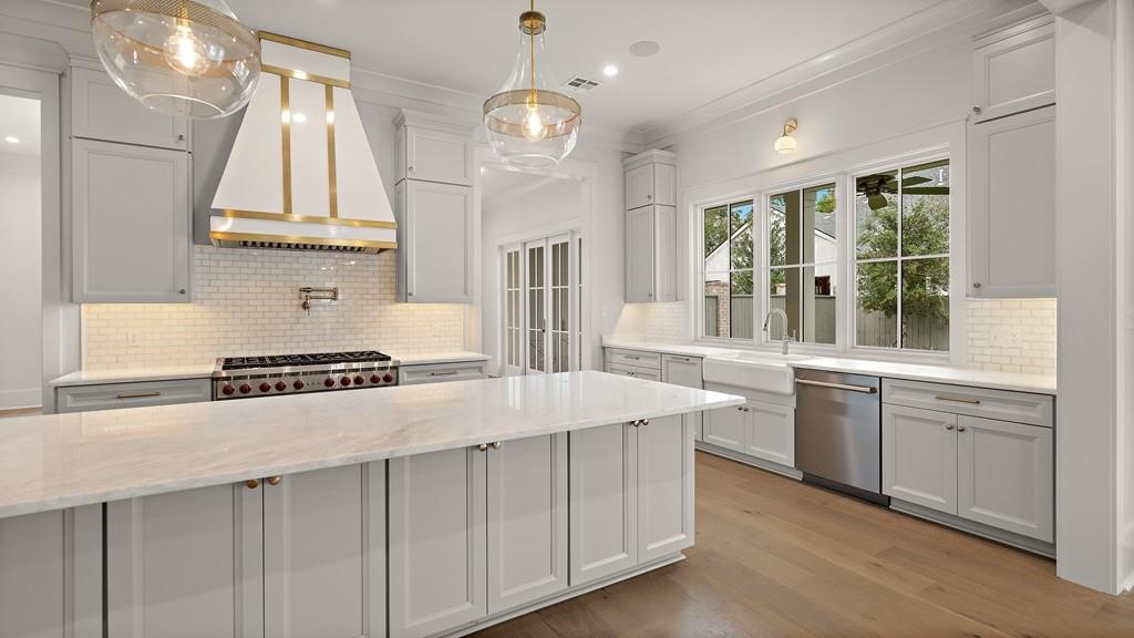 1214 S JAHNCKE Avenue