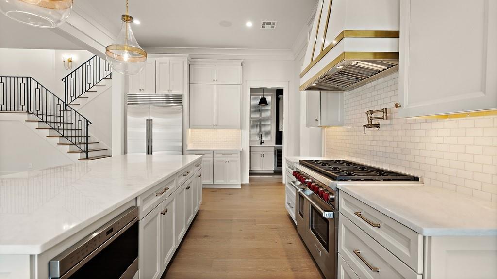 1214 S JAHNCKE Avenue