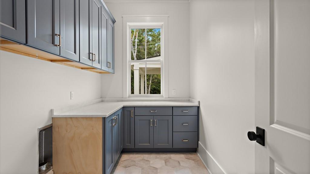 1214 S JAHNCKE Avenue