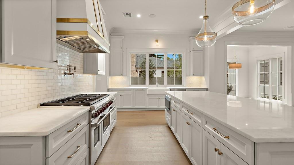 1214 S JAHNCKE Avenue