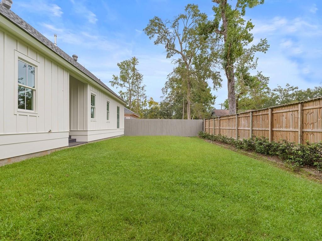 1214 S JAHNCKE Avenue