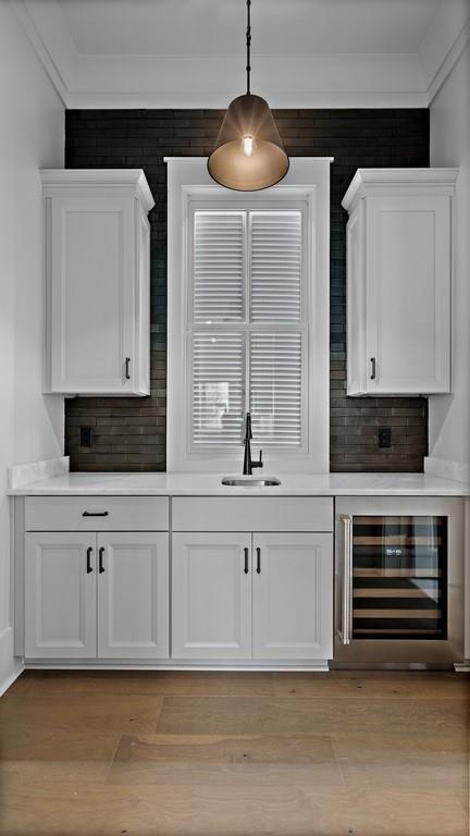 1214 S JAHNCKE Avenue