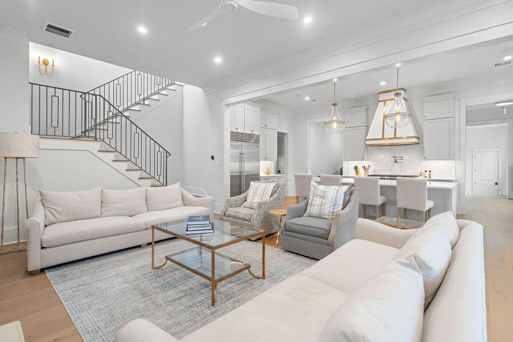 1214 S JAHNCKE Avenue