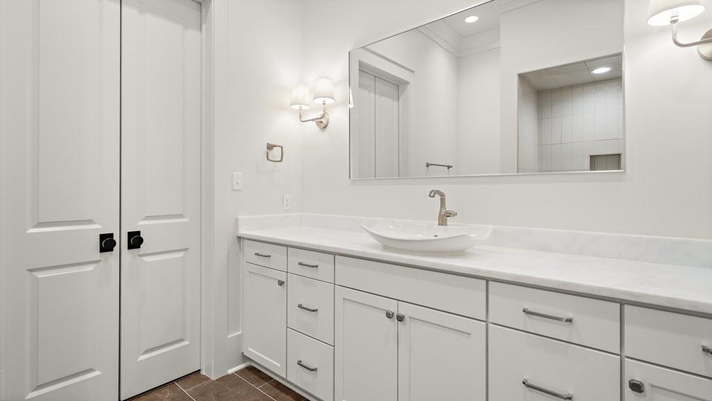 1214 S JAHNCKE Avenue