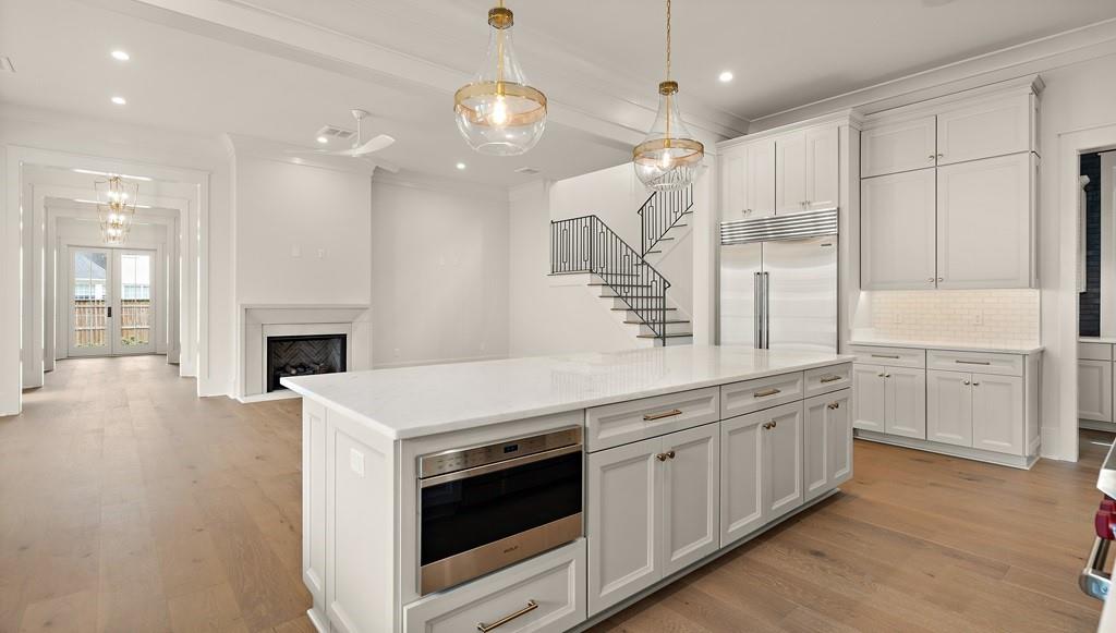 1214 S JAHNCKE Avenue