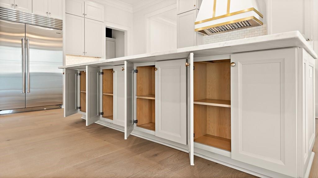 1214 S JAHNCKE Avenue