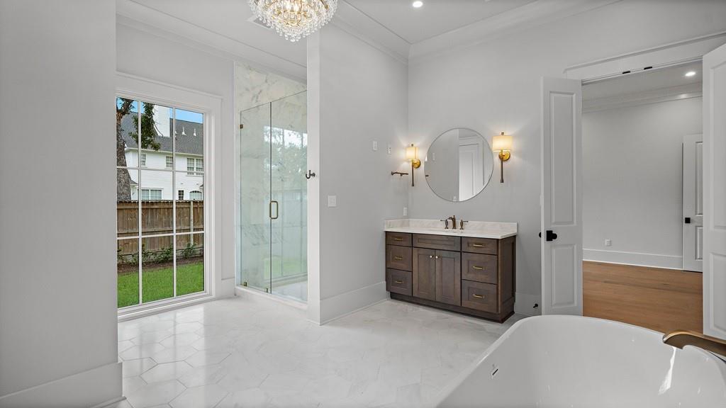 1214 S JAHNCKE Avenue