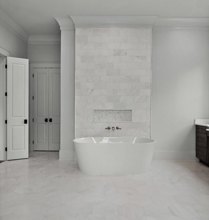 1214 S JAHNCKE Avenue