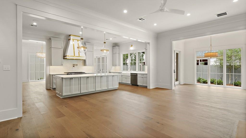 1214 S JAHNCKE Avenue