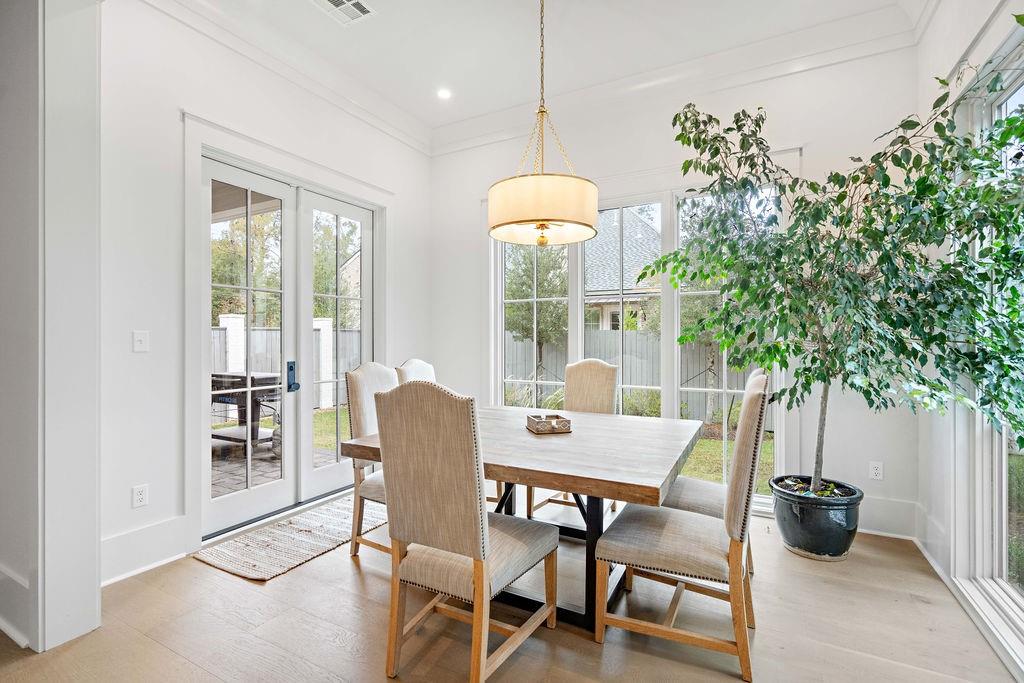 1214 S JAHNCKE Avenue