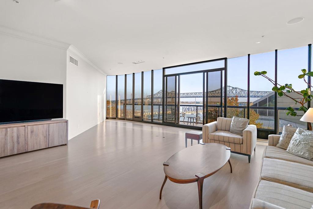 600 PORT OF ORLEANS Place 3B