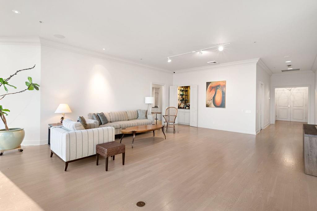 600 PORT OF ORLEANS Place 3B