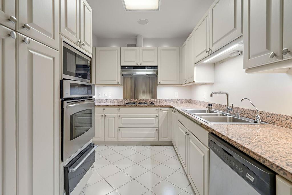 600 PORT OF ORLEANS Place 3B