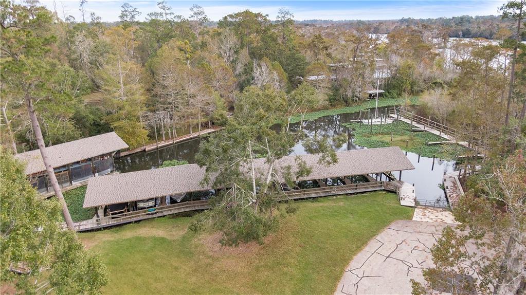 15 BRADY ISLAND Lane